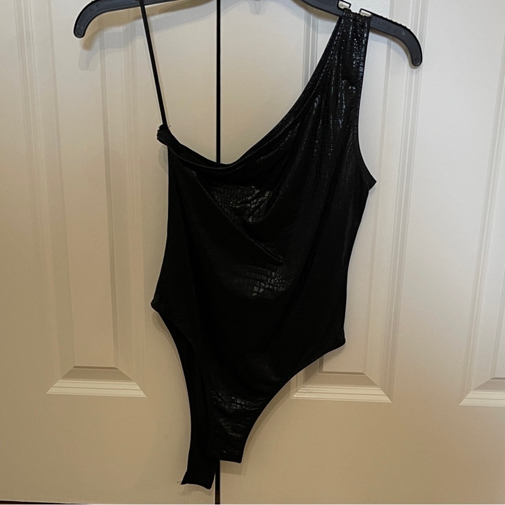 Black One-Shoulder Bodysuit